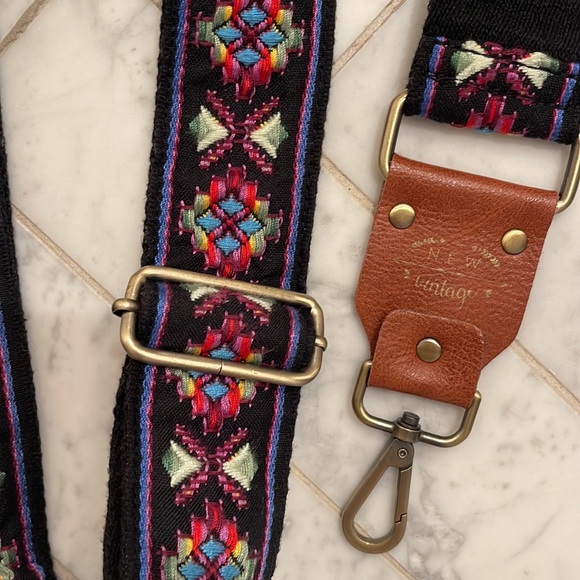 Adjustable cross body strap for bag. - Picture 5 of 5